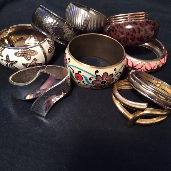 Jewelry - Hinged/Unhinged Bangle lot